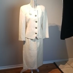 Skirt suit